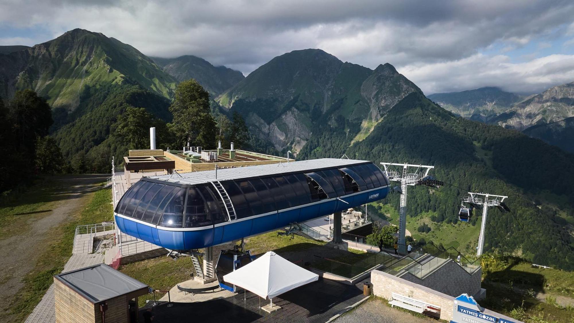 Qafqaz Tufandag Mountain Resort Hotel Gabala Exterior photo The cable car at the top of the mountain